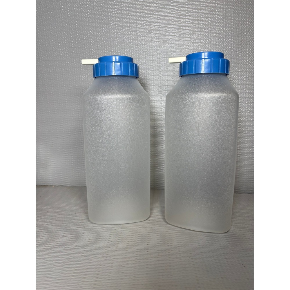 Set of 2 Rubbermaid Vintage 1 Qt Juice Water Bottle  Blue Flip Top Frosted‎